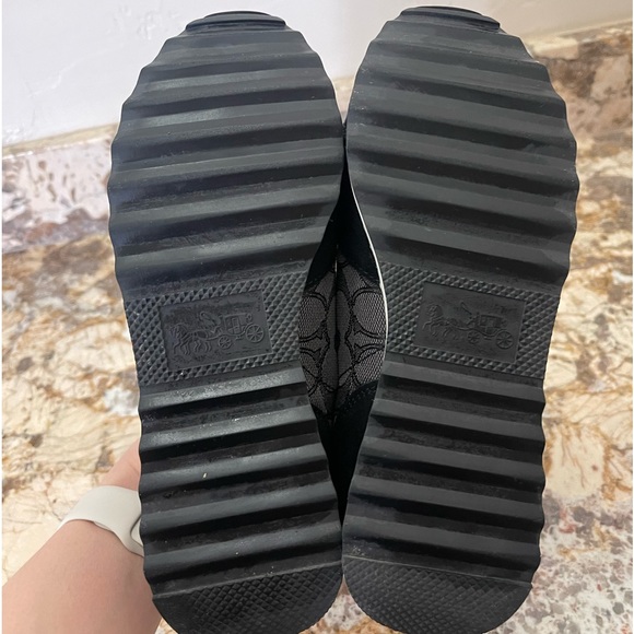 Coach shoes snickers. Wore couple of times. Like new. Size 7 - Picture 5 of 9